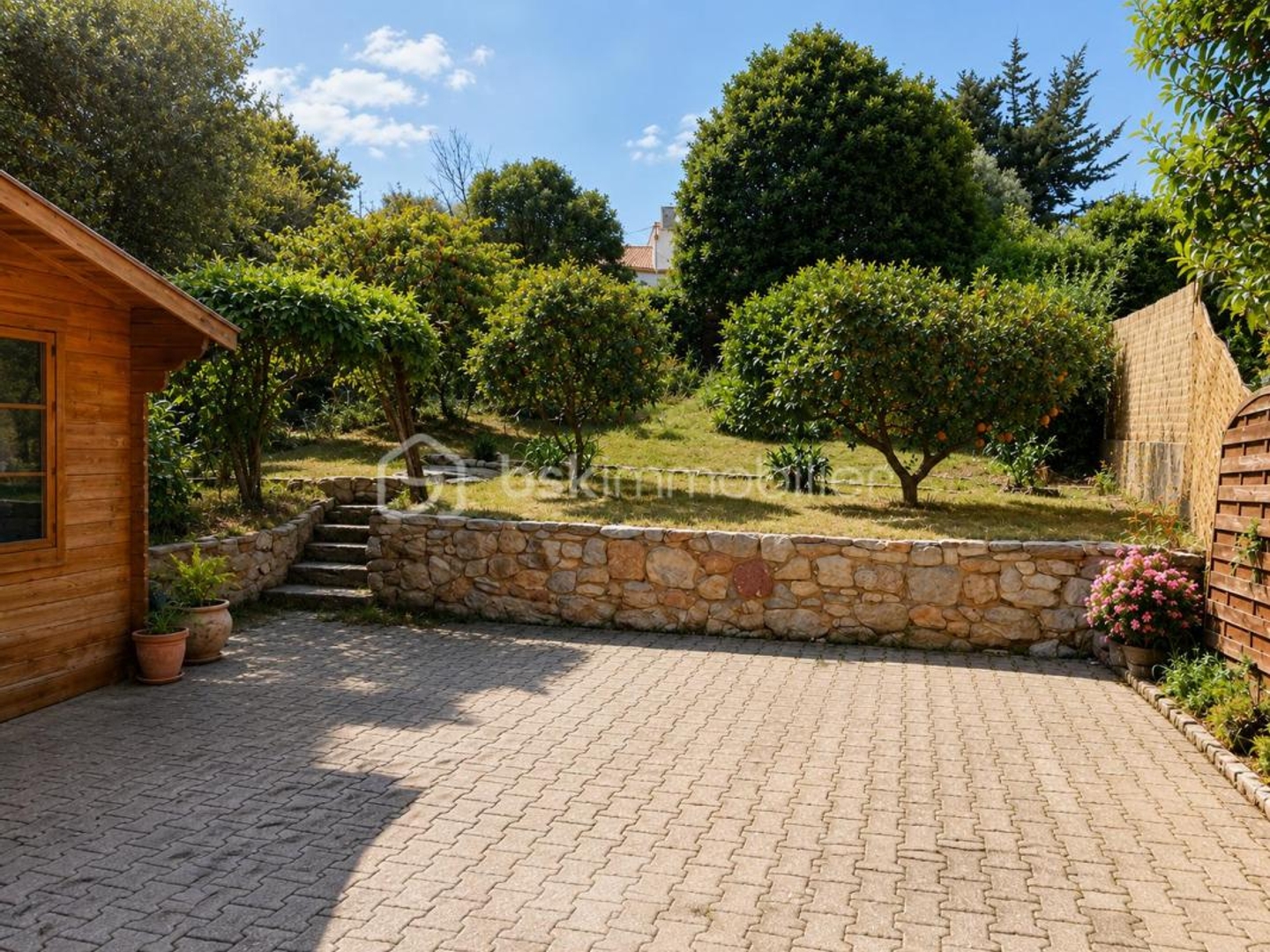 COSTEBELLE BEAU T2 EN REZ-DE-JARDIN