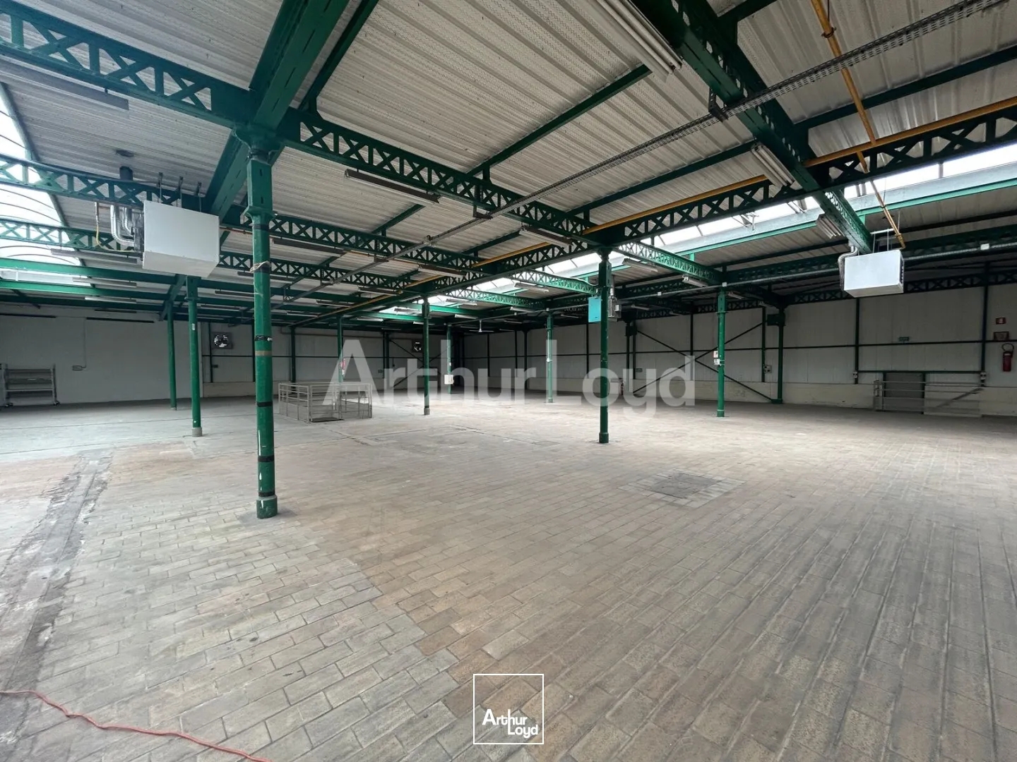 Entrepôt à vendre à Tourcoing accès plain pied et parking privatif