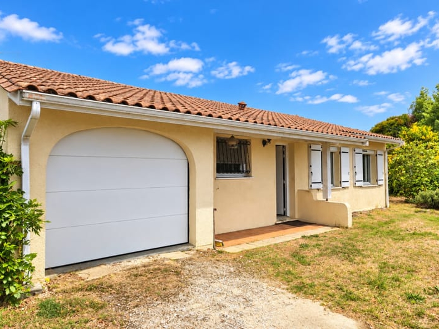 LE HAILLAN - MAISON DE PLAIN PIED SUR GRANDE PARCELLE - 3 ch