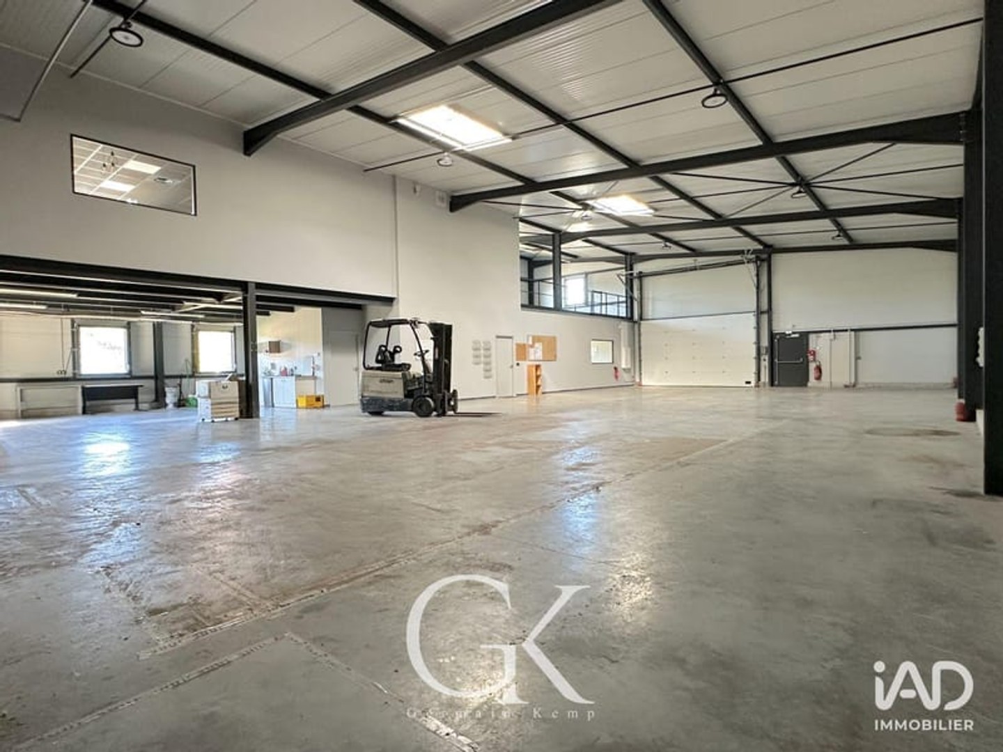 Immeuble commercial 275 m²