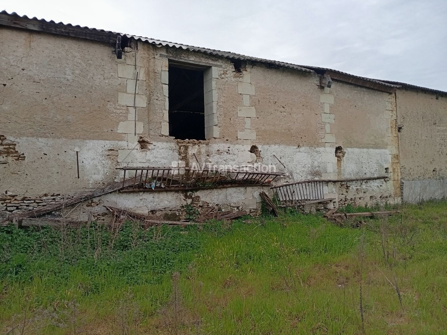 Terrain à vendre - 1 pièce - 140m2 - Lencloitre (86140)