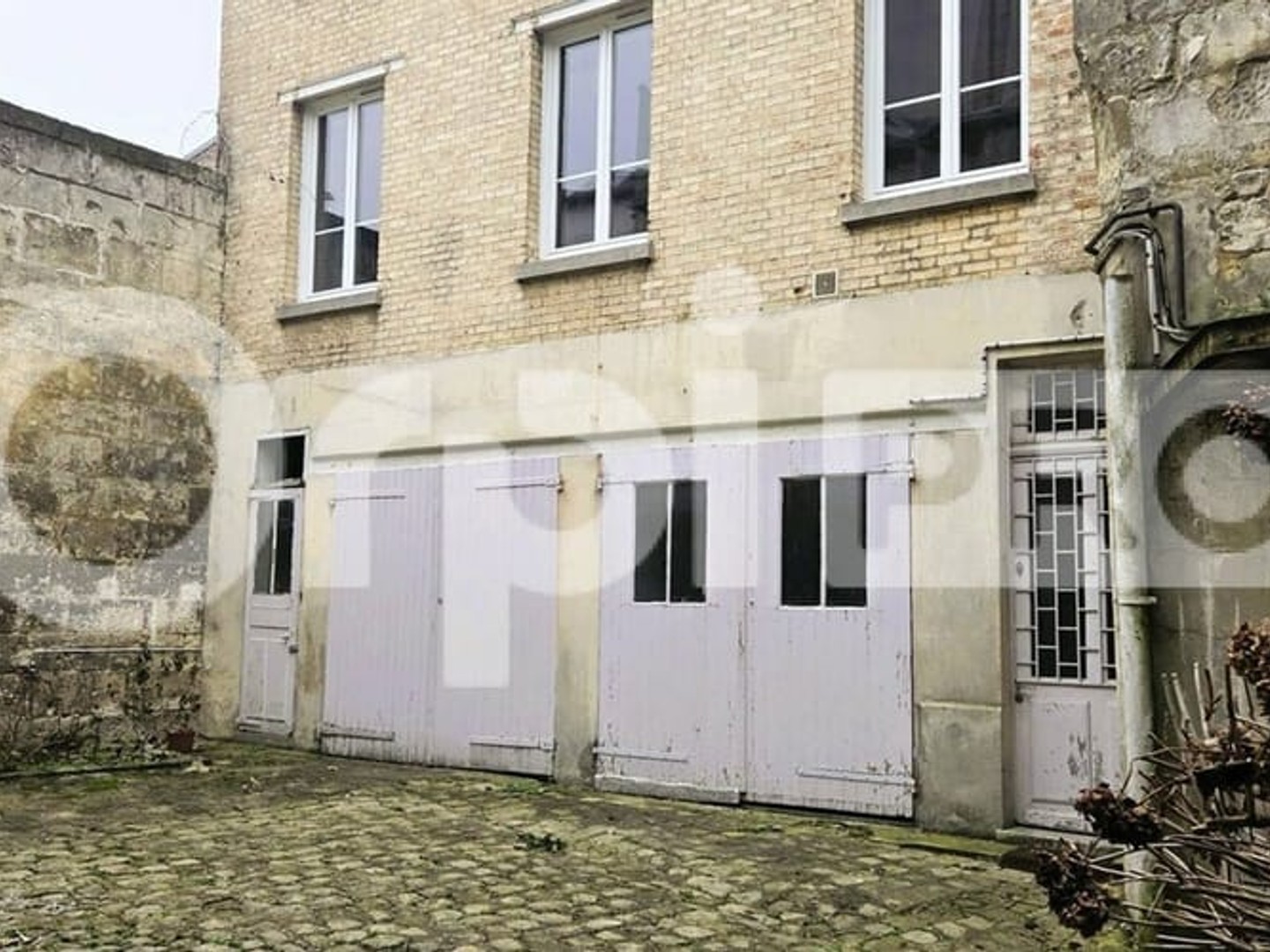 Local commercial 2 pièces 170 m²
