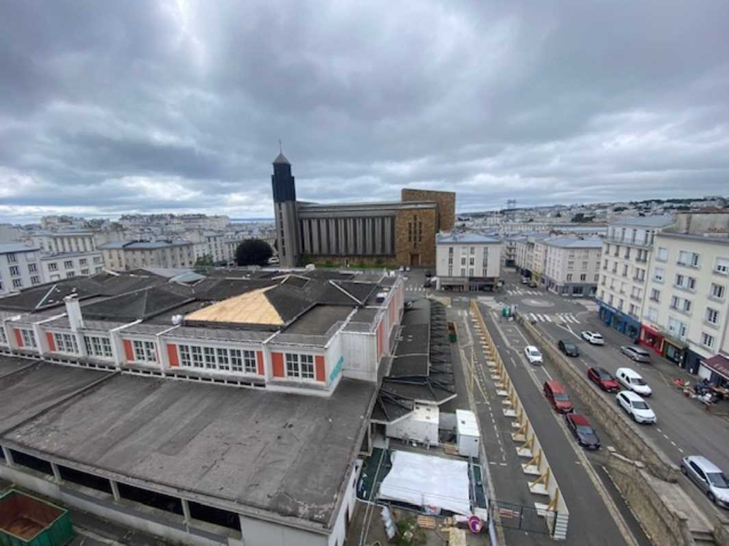 A CEDER - LOCAL COMMERCIAL PROCHE HALLE SAINT-LOUIS