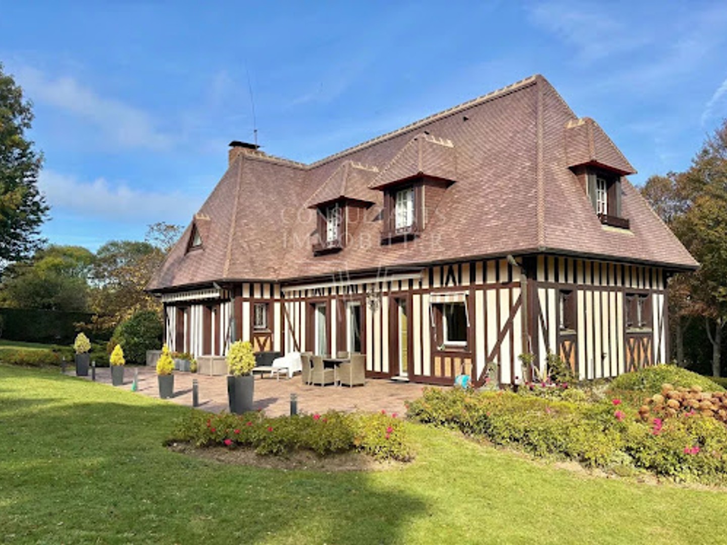 Maison 8 pièces 265 m²
