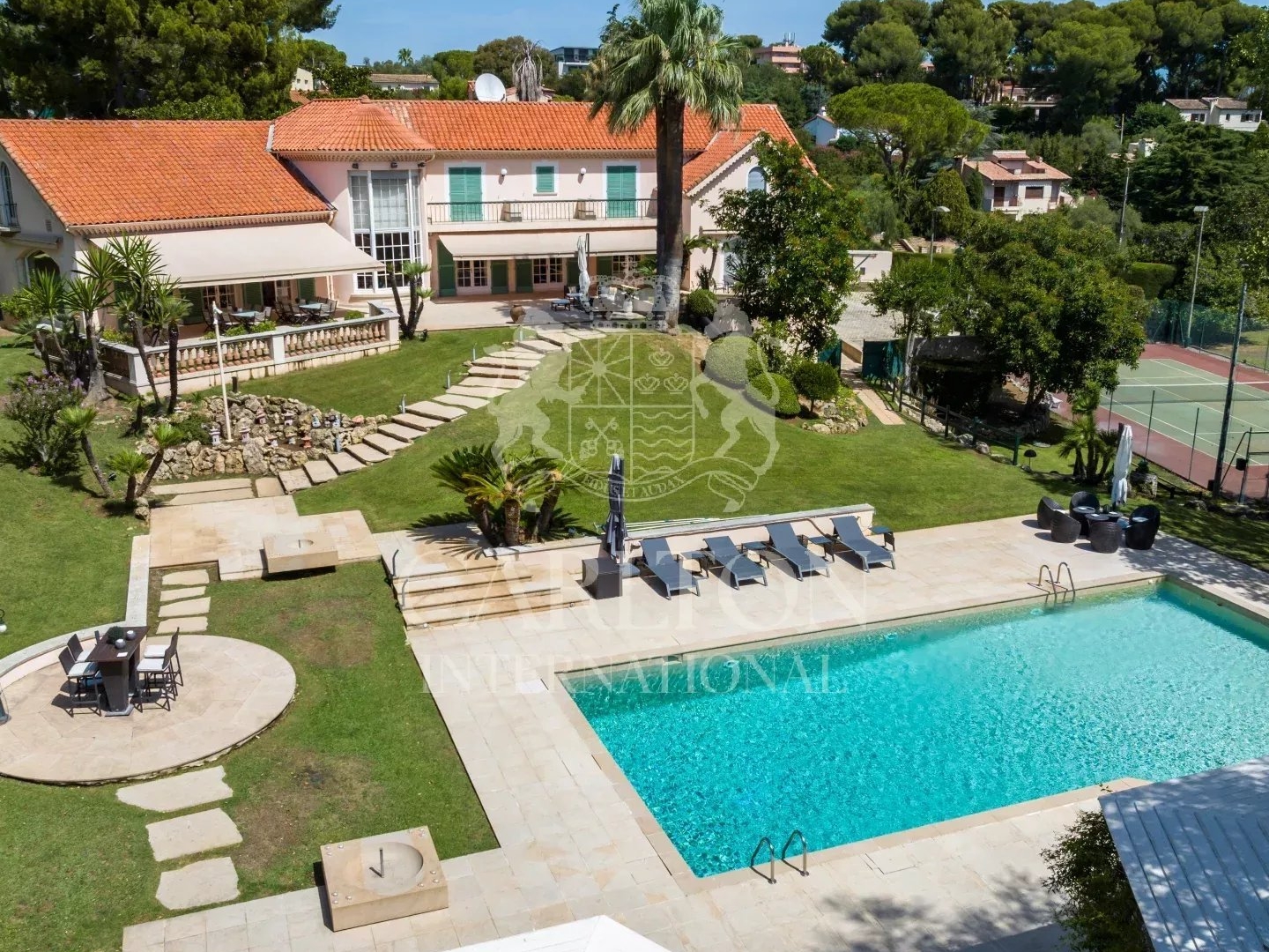 Maison à vendre - 620m2 - Antibes (06600)