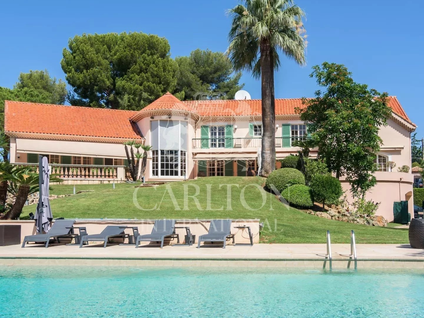 Maison à vendre - 620m2 - Antibes (06600)