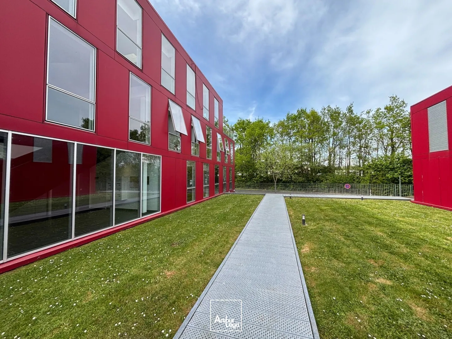 Bureaux à vendre à Orvault avec terrasse et parkings sécurisés