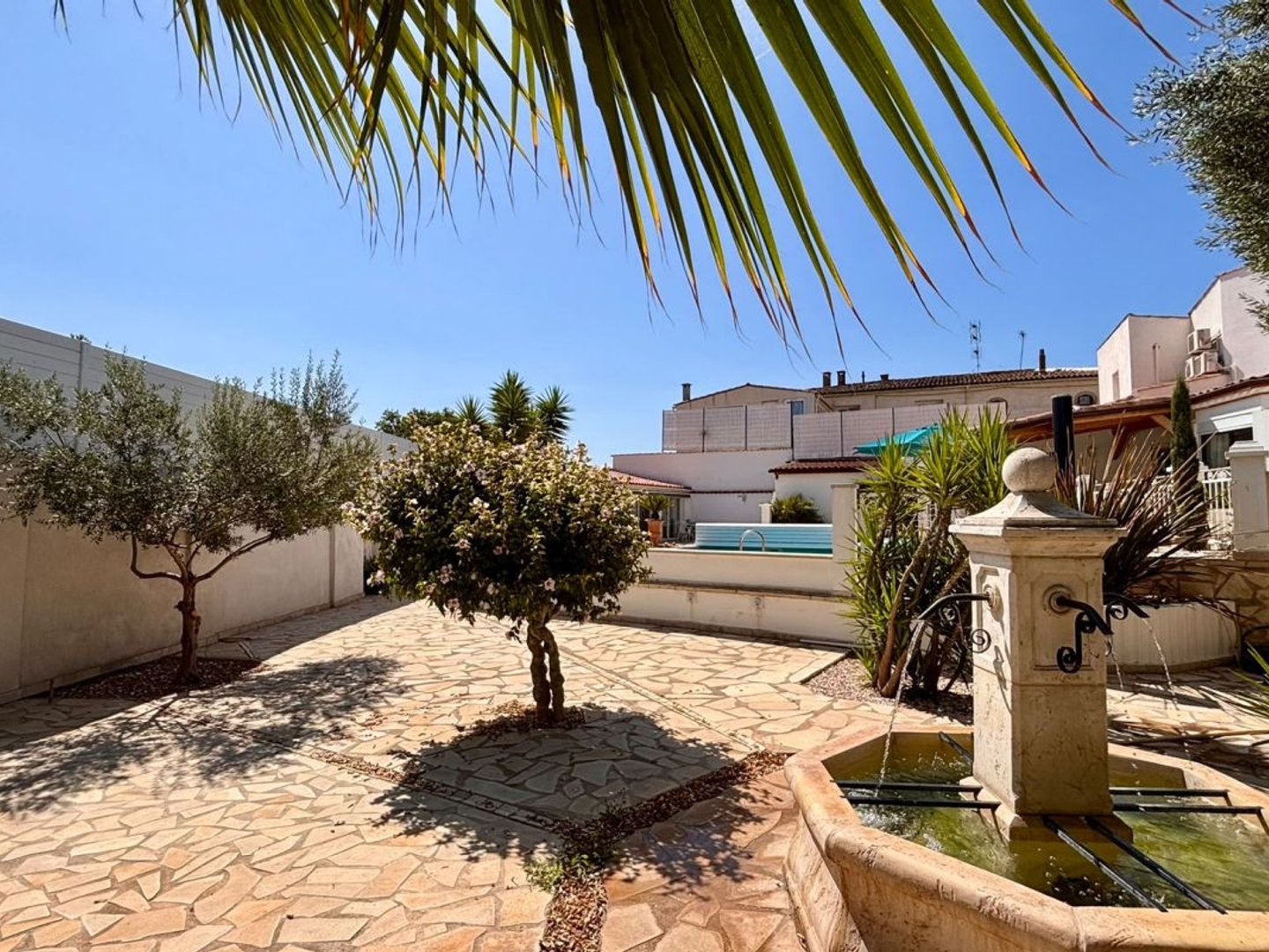 Maison à vendre - 7 pièces - 230m2 - Bessan (34550)