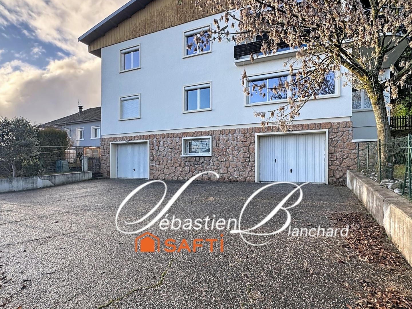 Maison familiale aux beaux volumes à Culoz  7 pièces & fort potentiel