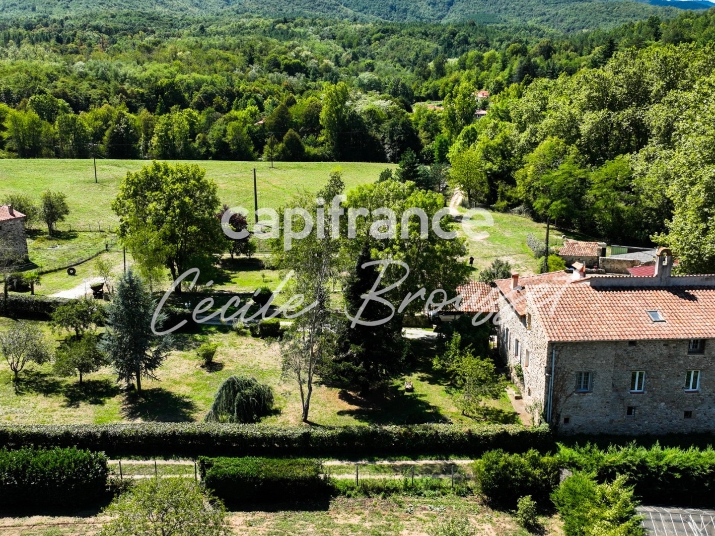 Propriété 7 pièces 243 m²