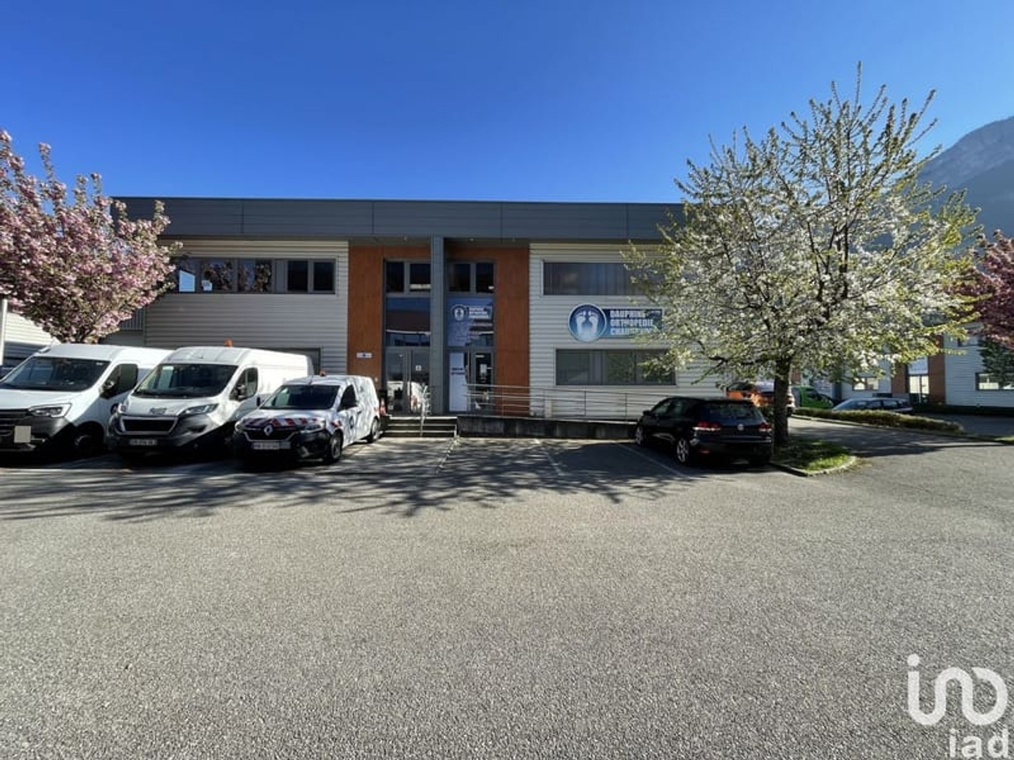 Immeuble commercial 394 m²