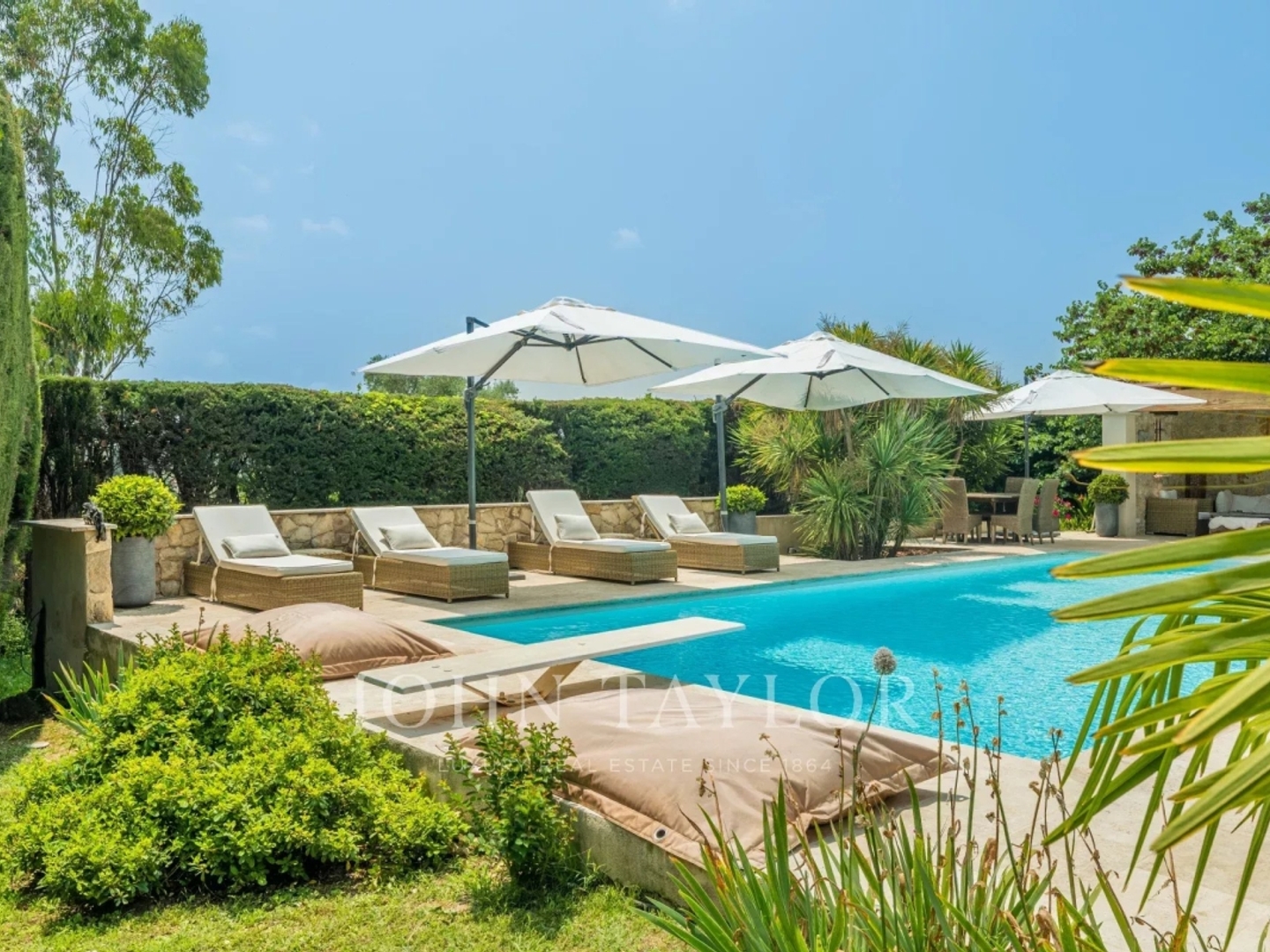 Maison à vendre - 7 pièces - 427m2 - Roquefort-Les-Pins (06330)