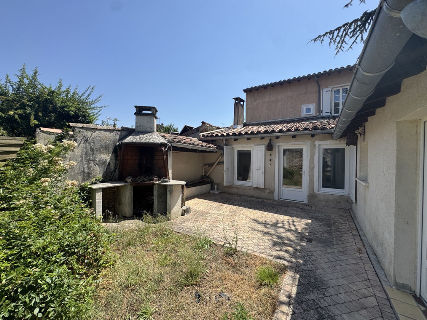 CASTRES - MAISON DE VILLE DE CARACTÈRE AVEC JARDIN INTIME