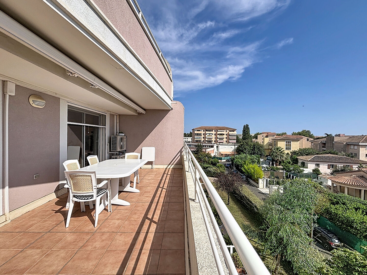 T4 de 91,5 m² ? Étage élevé, vue dégagée & grande terrasse - double garage