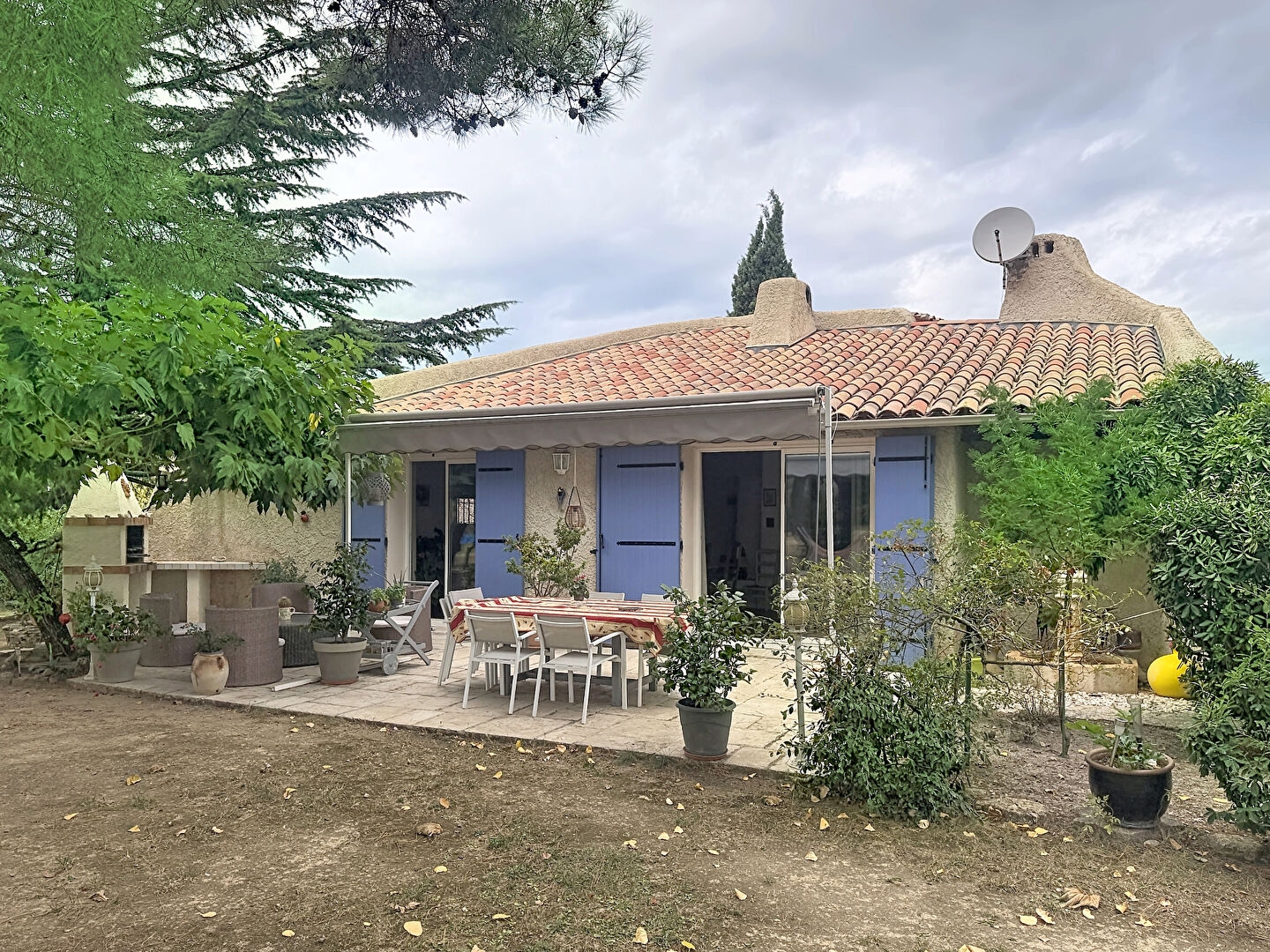Maison d'architecte avec dépendance, piscine et plus de 6 000 m² de terrain