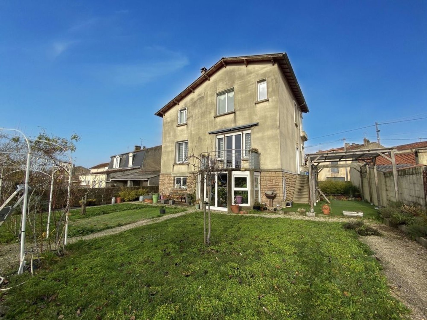 Maison à vendre - 6 pièces - 139m2 - Saint-Jean-D'angély (17400)