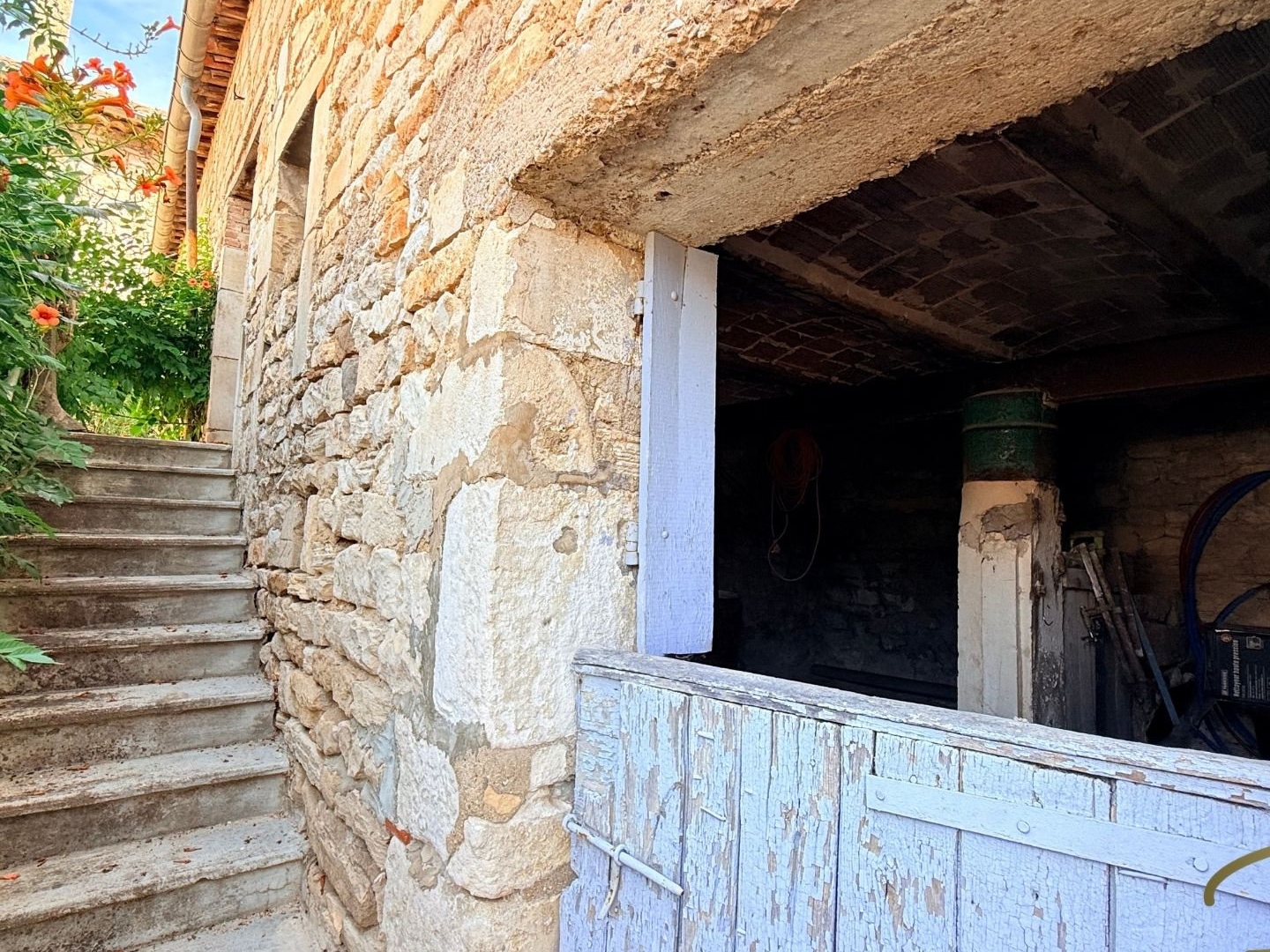 Ensemble immobilier au coeur du village de Barjac
