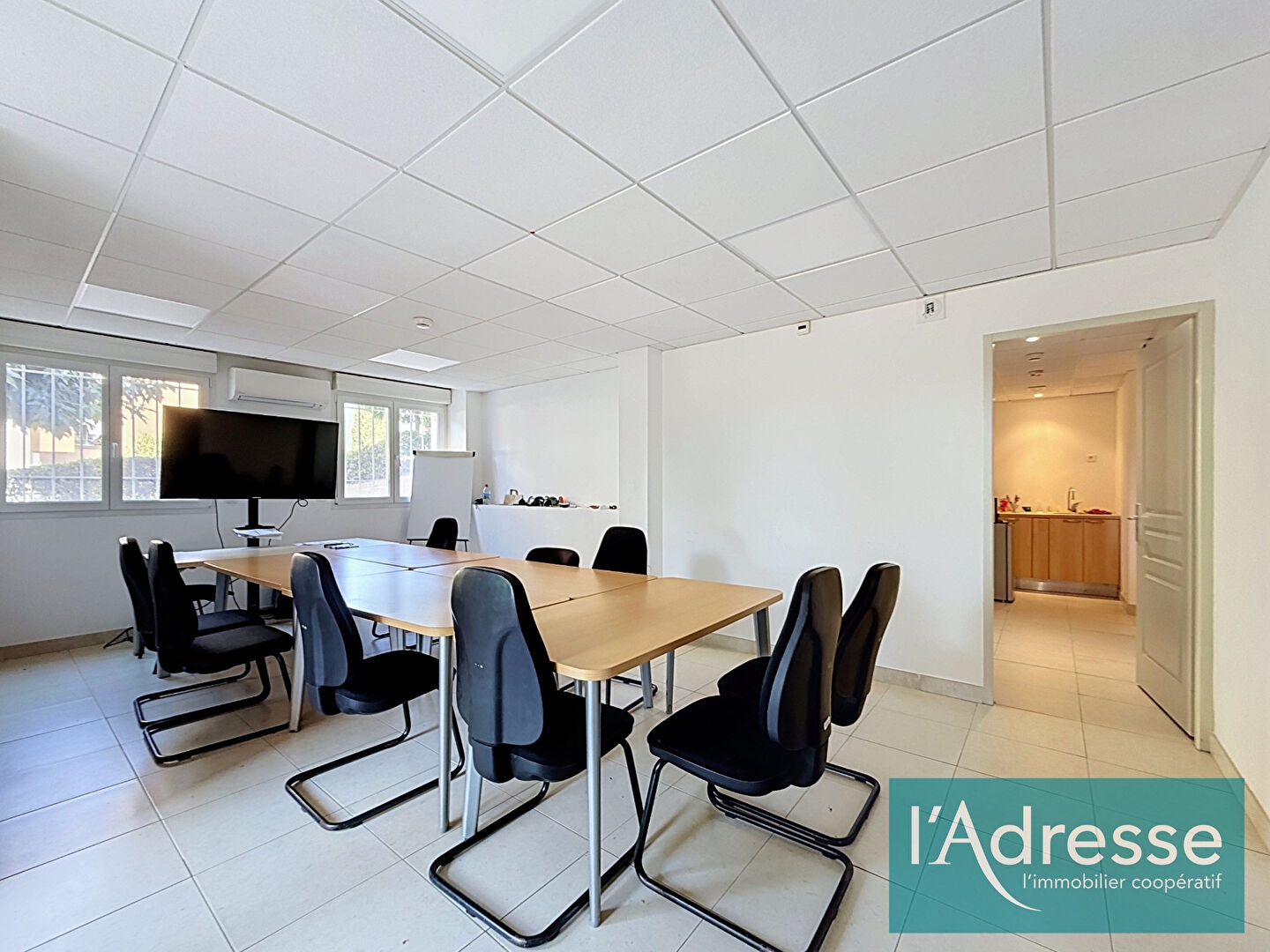 Entrepôt avec bureaux climatisés - 228 m² - Secteur Finosello