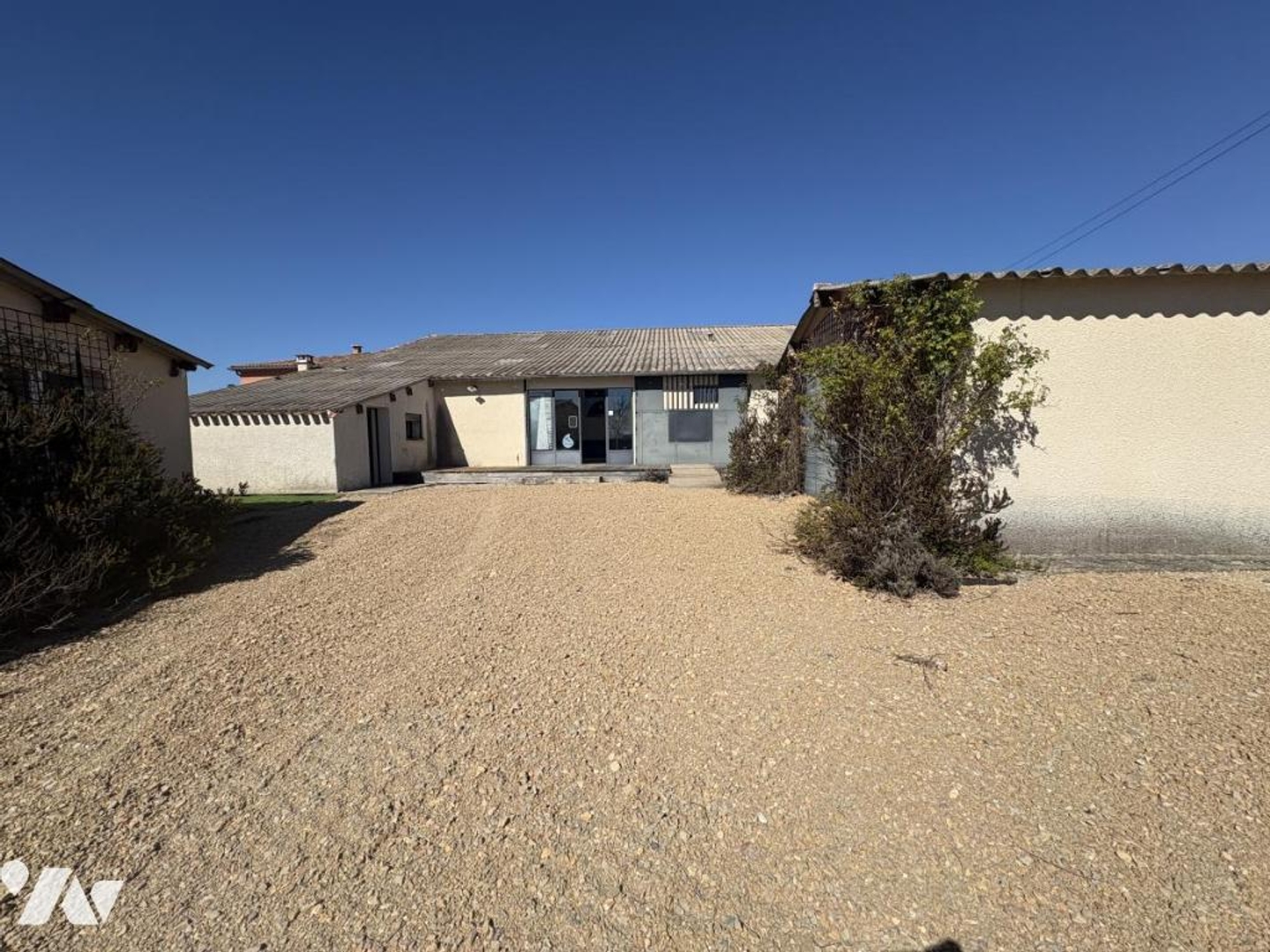 Local 1 pièce 165 m²