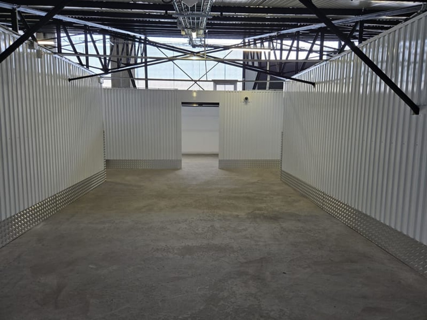 ensemble de 18 box de stockage aux Arnavayx