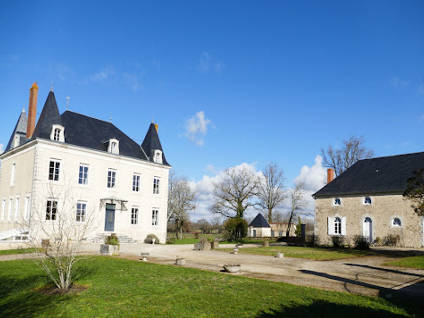 Maison à vendre - 12 pièces - 450m2 - Montmorillon (86500)