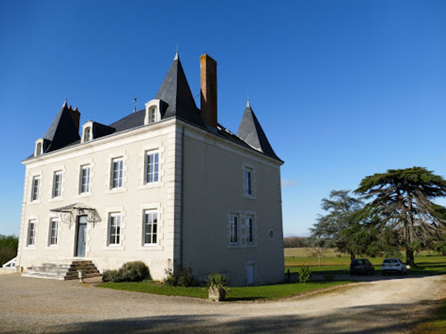 Maison à vendre - 12 pièces - 450m2 - Montmorillon (86500)