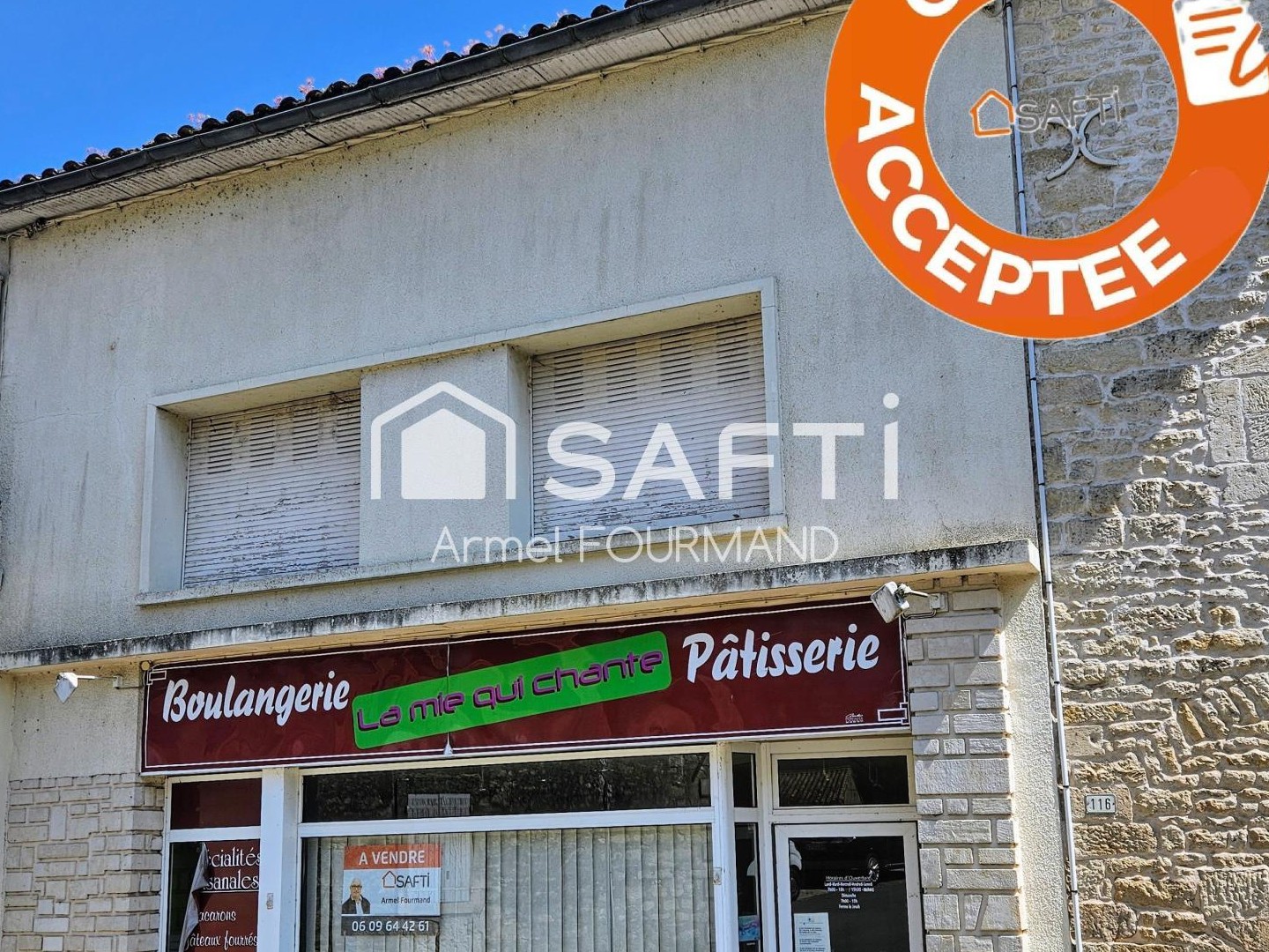 ANCIENNE BATISSE A RENOVER A SAINT-GELAIS