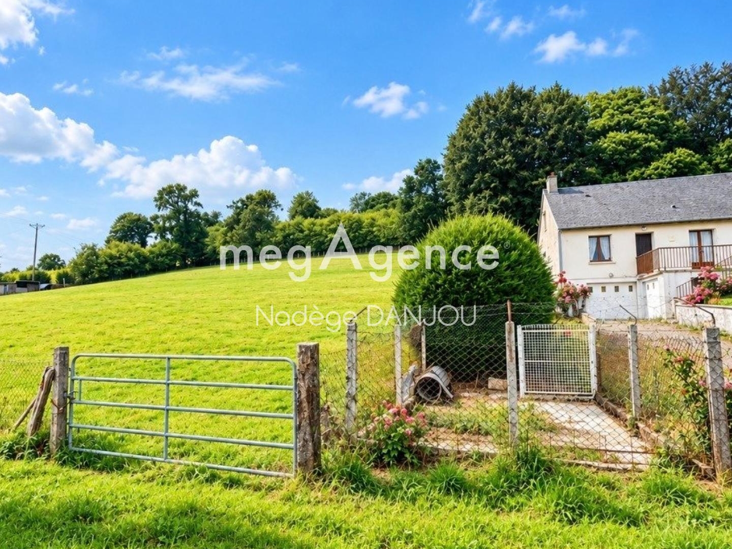 PAVILLON VIE DE PLAIN PIED SUR SOUS-SOL AVEC DEPENDANCE ET TERRAIN 9103 m2 NOUES DE SIENNE