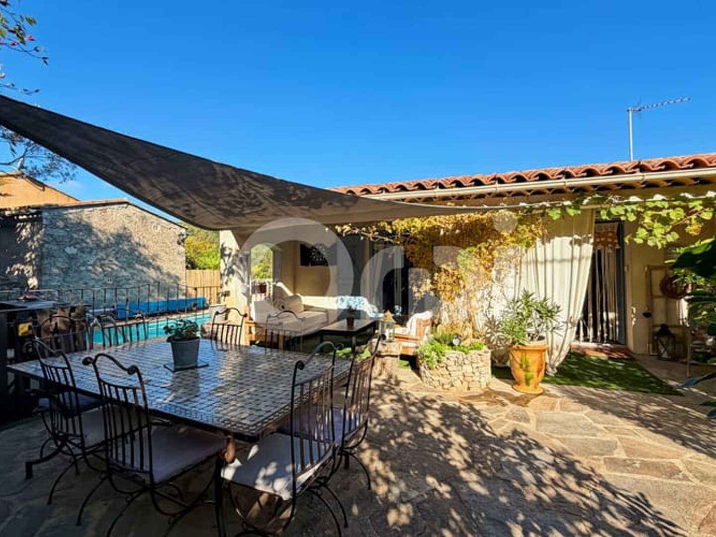 Maison à vendre - 7 pièces - 200m2 - Solliès-Toucas (83210)