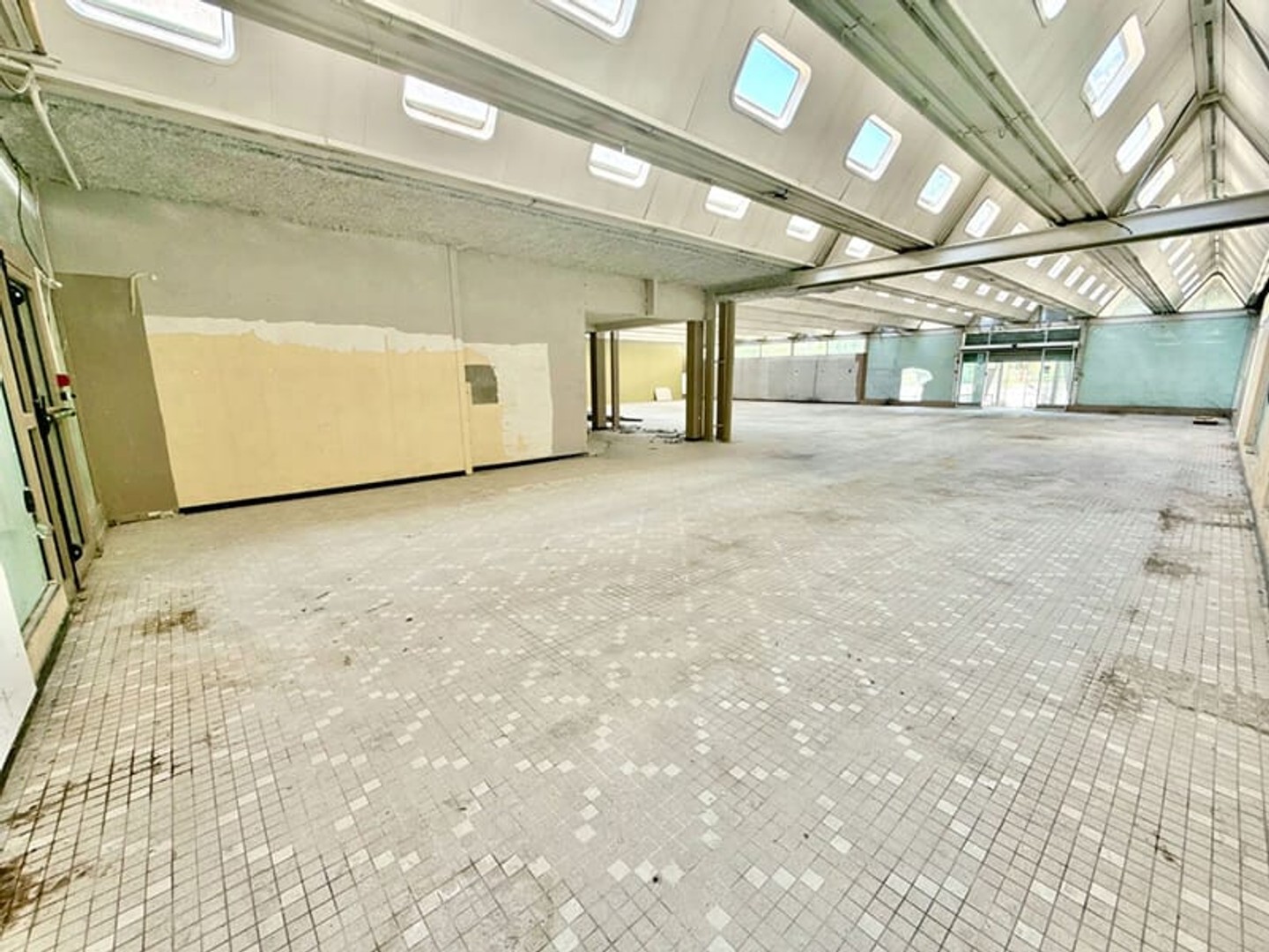 Bureaux 1158 m²