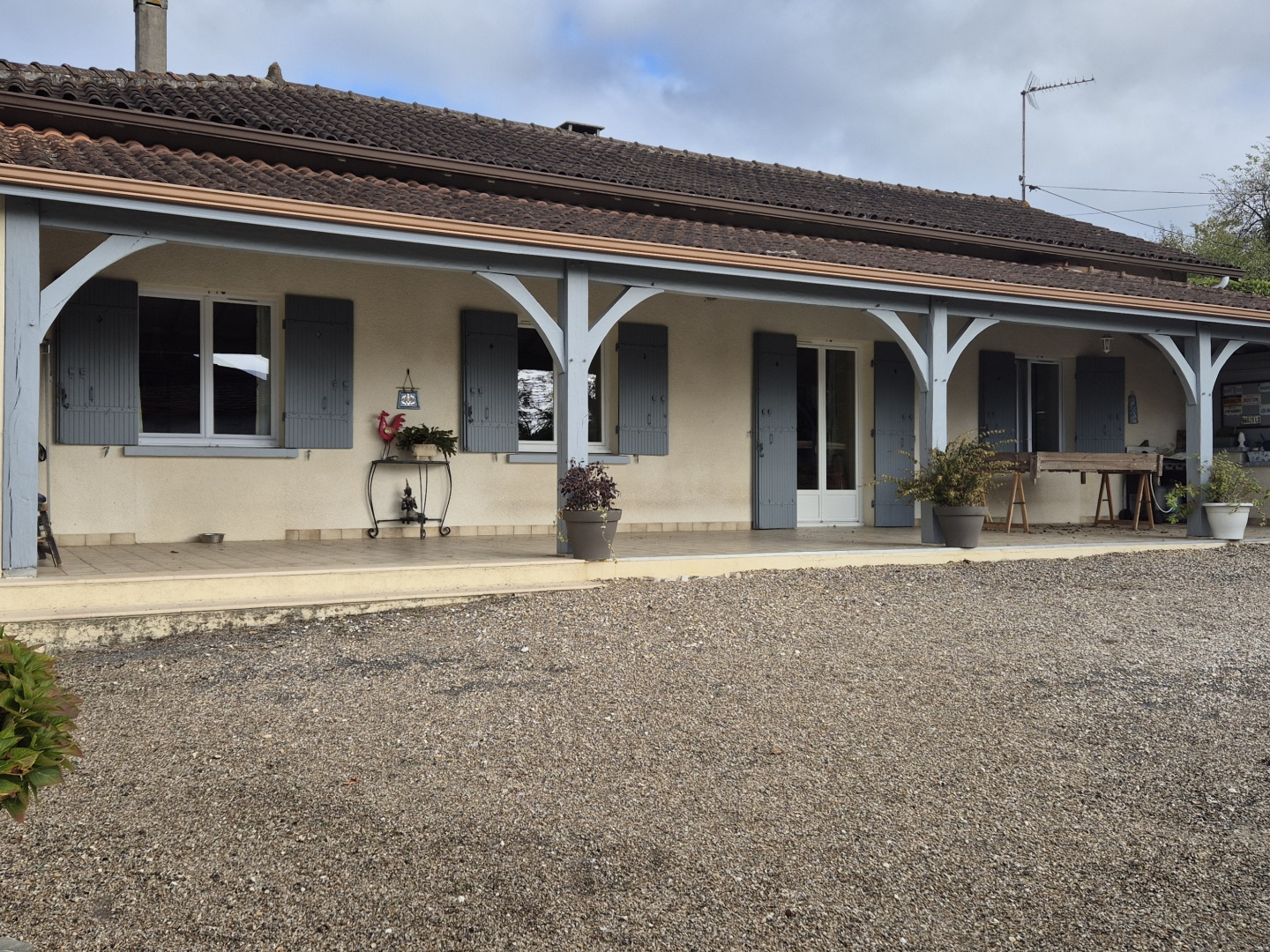 Dordogne, Périgueux, Montagrier, Maison de plain pied 205 m2, 4 chambres, terrain arboré clos, piscine sel