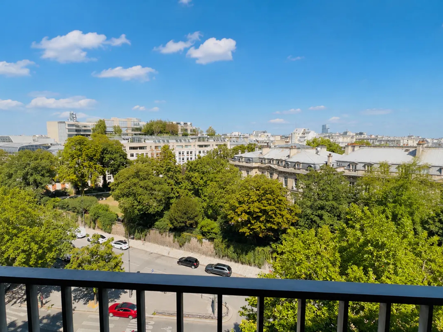 Paris 8ème Étoile-Friedland — Étage élevé — Aucun vis-à-vis — Vue dégagée sur jardins