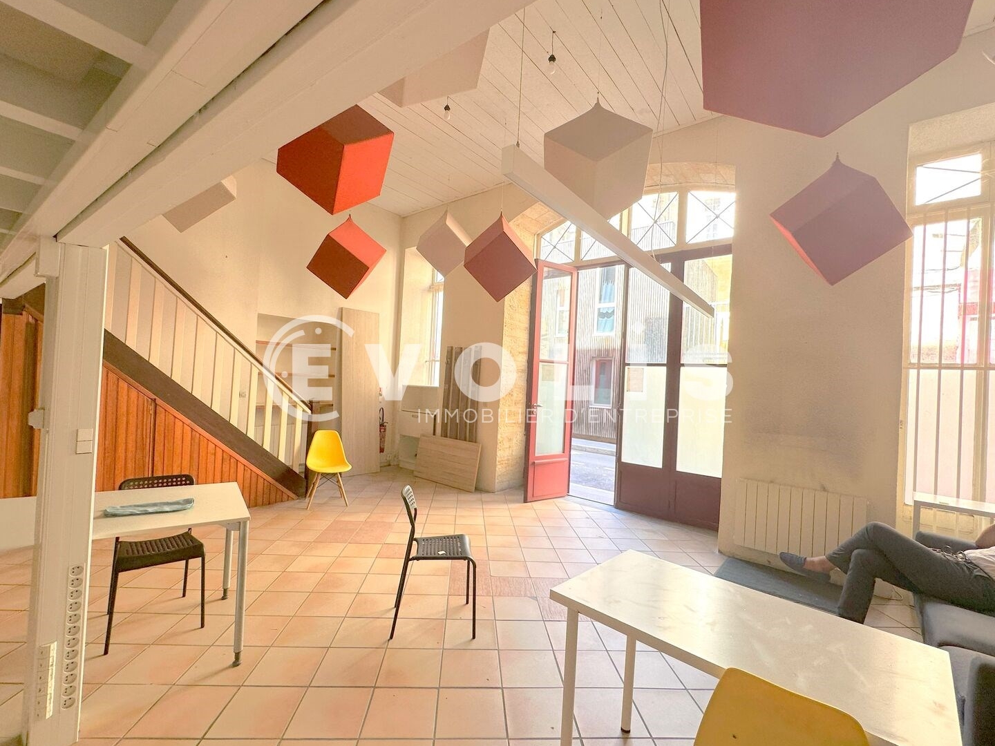 Local avec très belle devanture ! - 104 m² non divisibles