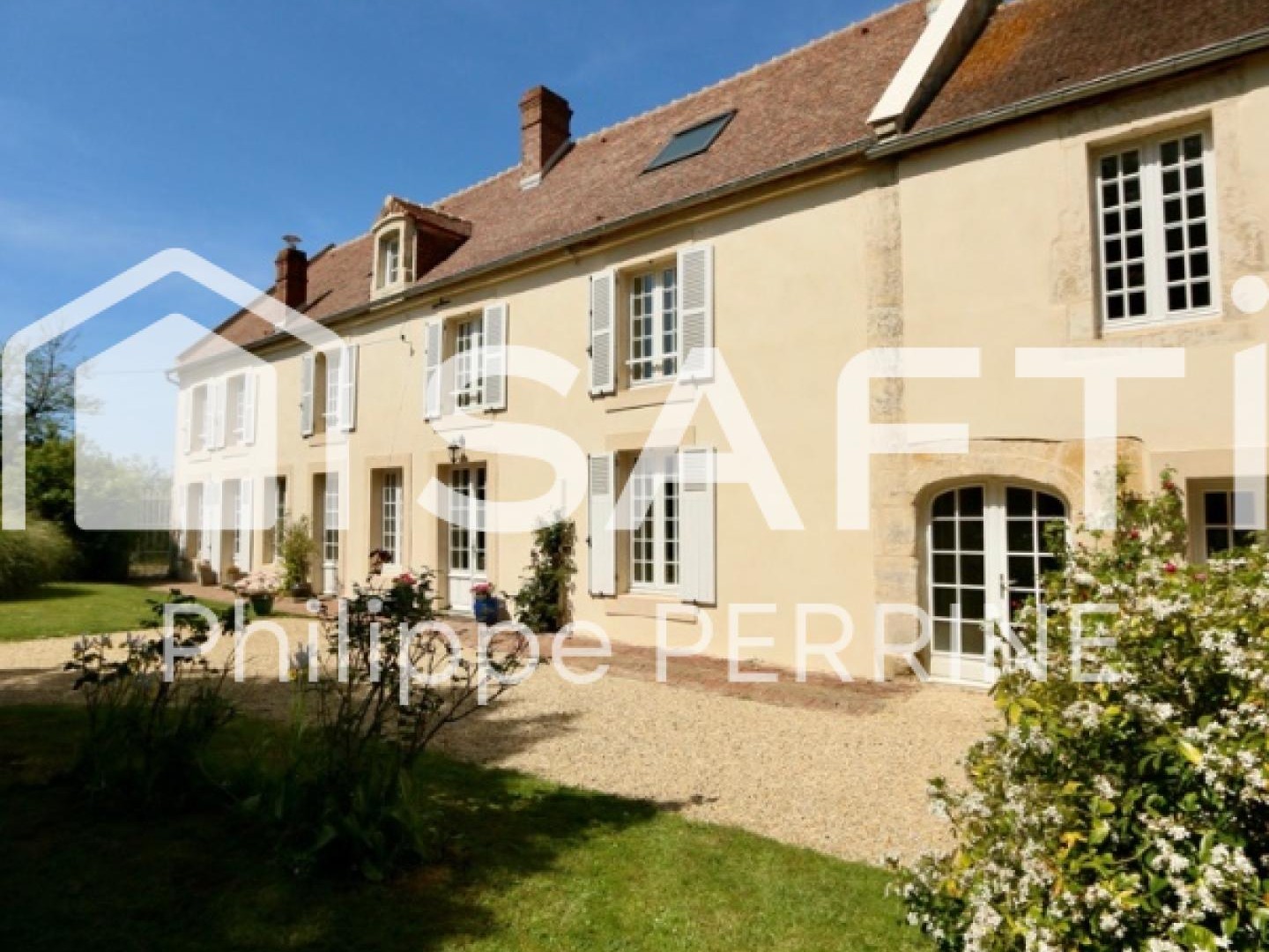 Proche Argences, Maison de charme de 310 m2 avec dépendances dont 2 appartements indépendants