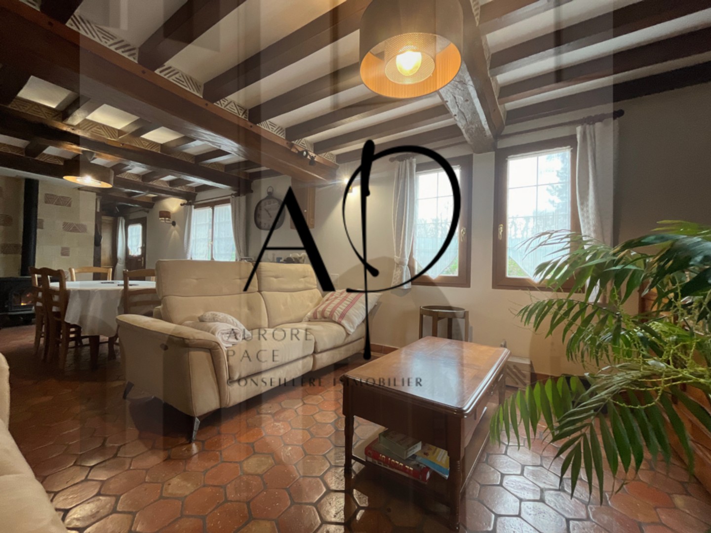 MAISON TRIQUEVILLE - PROXIMITÉ PONT AUDEMER - 145 M2 - UN GARAGE - 4 CHAMBRES - TERRAINS 2239 M2