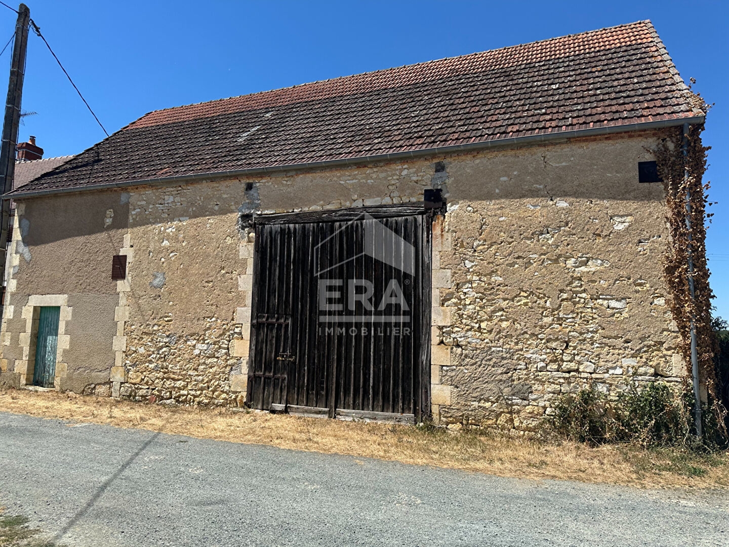 A VENDRE - GRANGE + TERRAIN