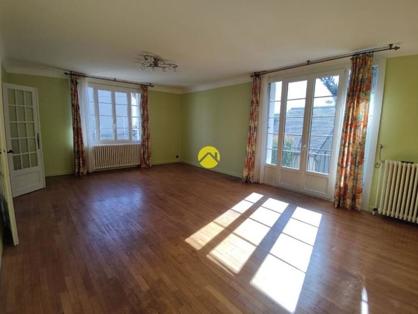 Maison à vendre - 7 pièces - 36m2 - Jouet-Sur-L'aubois (18320)