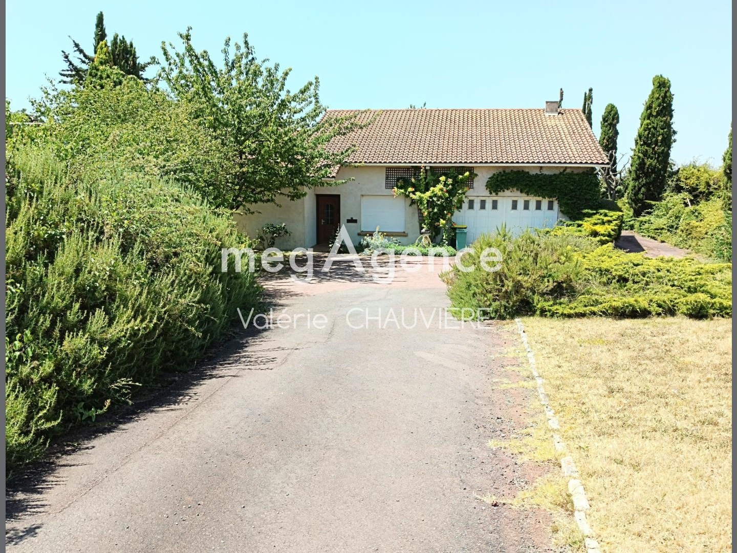 Maison à vendre - 9 pièces - 252m2 - Mortagne-Sur-Gironde (17120)