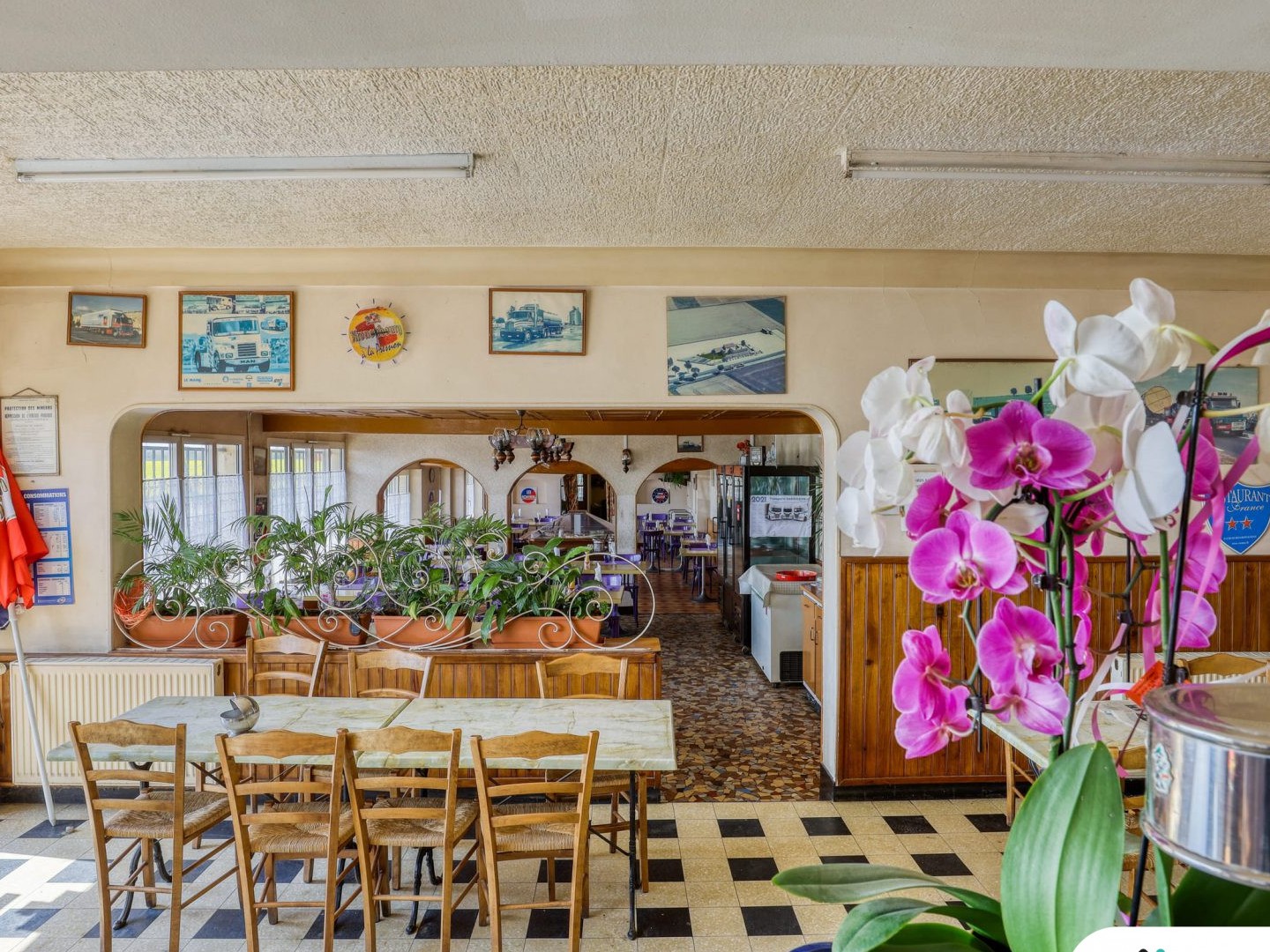 Local commercial 1051 m²