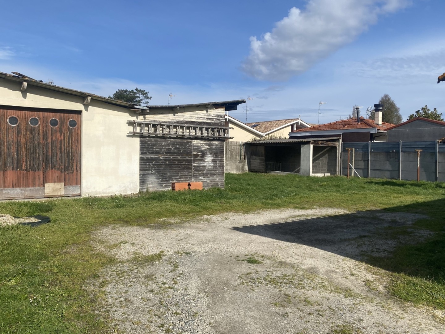 Dépendance 85m2 à rénover ou terrain à bâtir