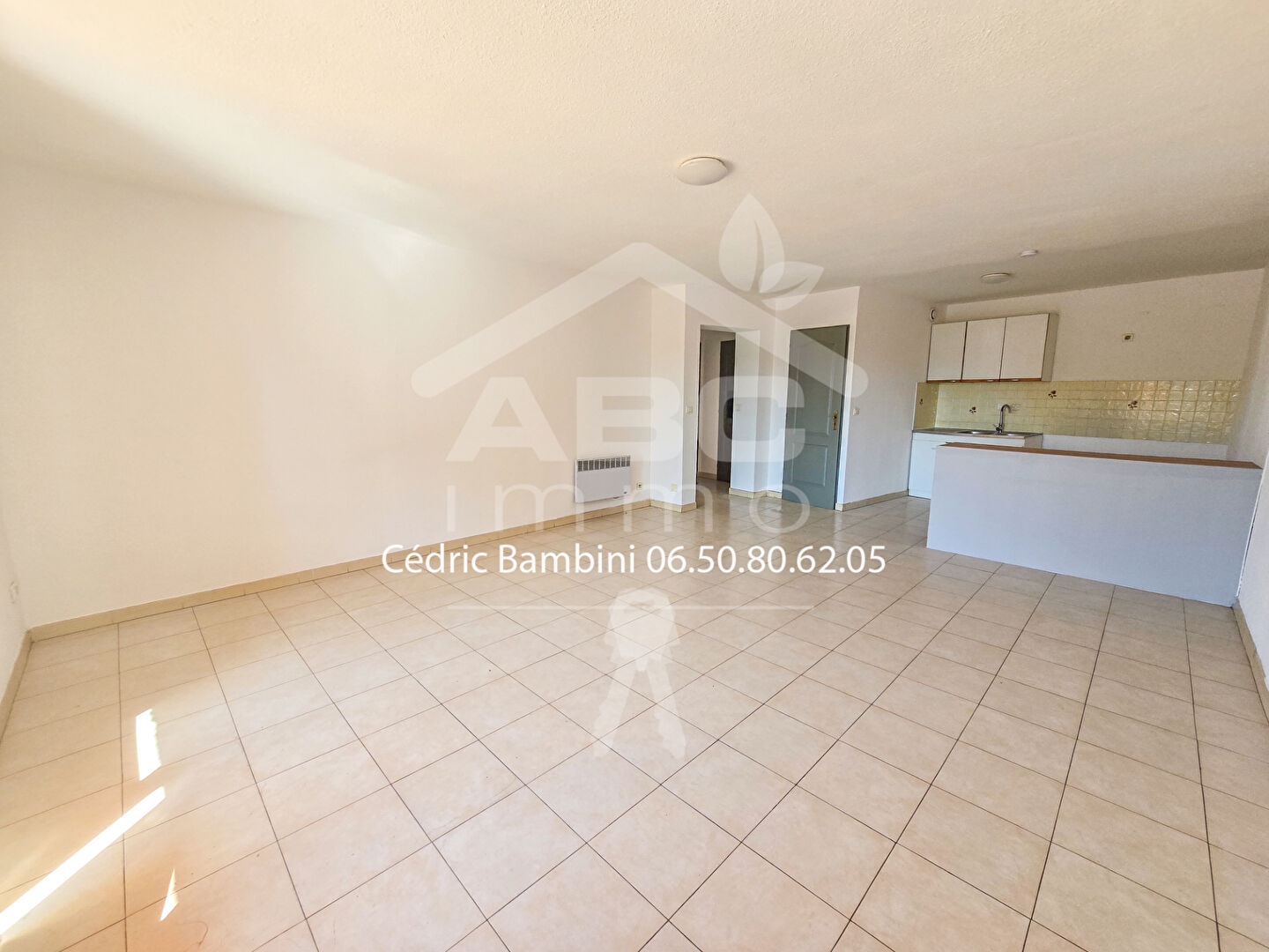 Appartement à vendre - 3 pièces - 70m2 - Saint-Maximin-La-... (83470)