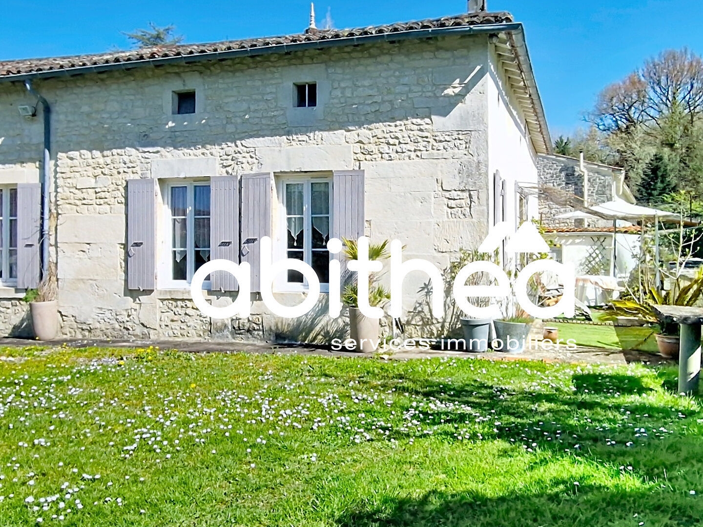 CHARENTAISE DE 2 CHAMBRES | 160M² DE POTENTIEL | 1500M² DE TERRAIN - SECTEUR PONS (17)