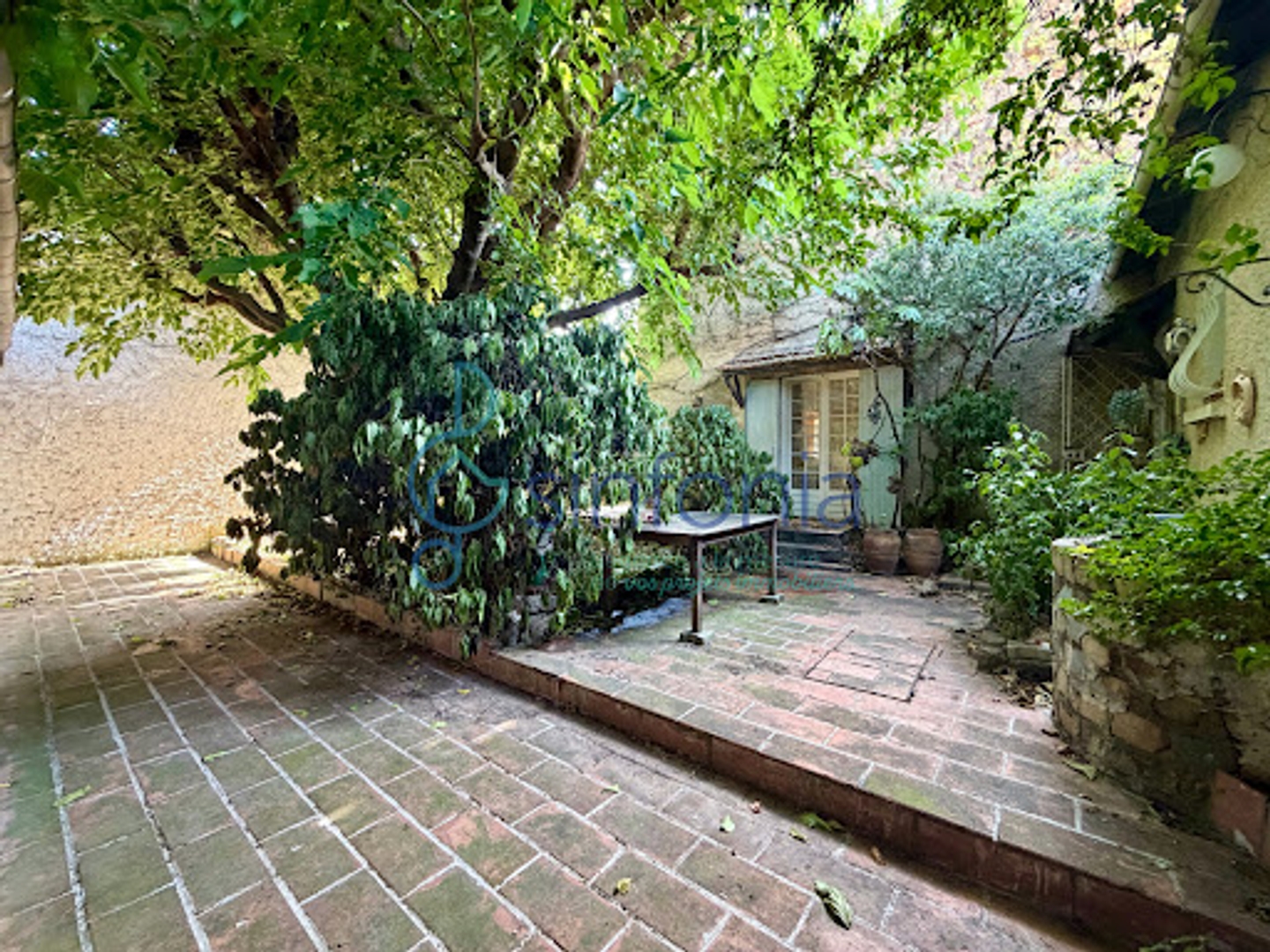 Maison à vendre - 8 pièces - 165m2 - Nîmes (30000)