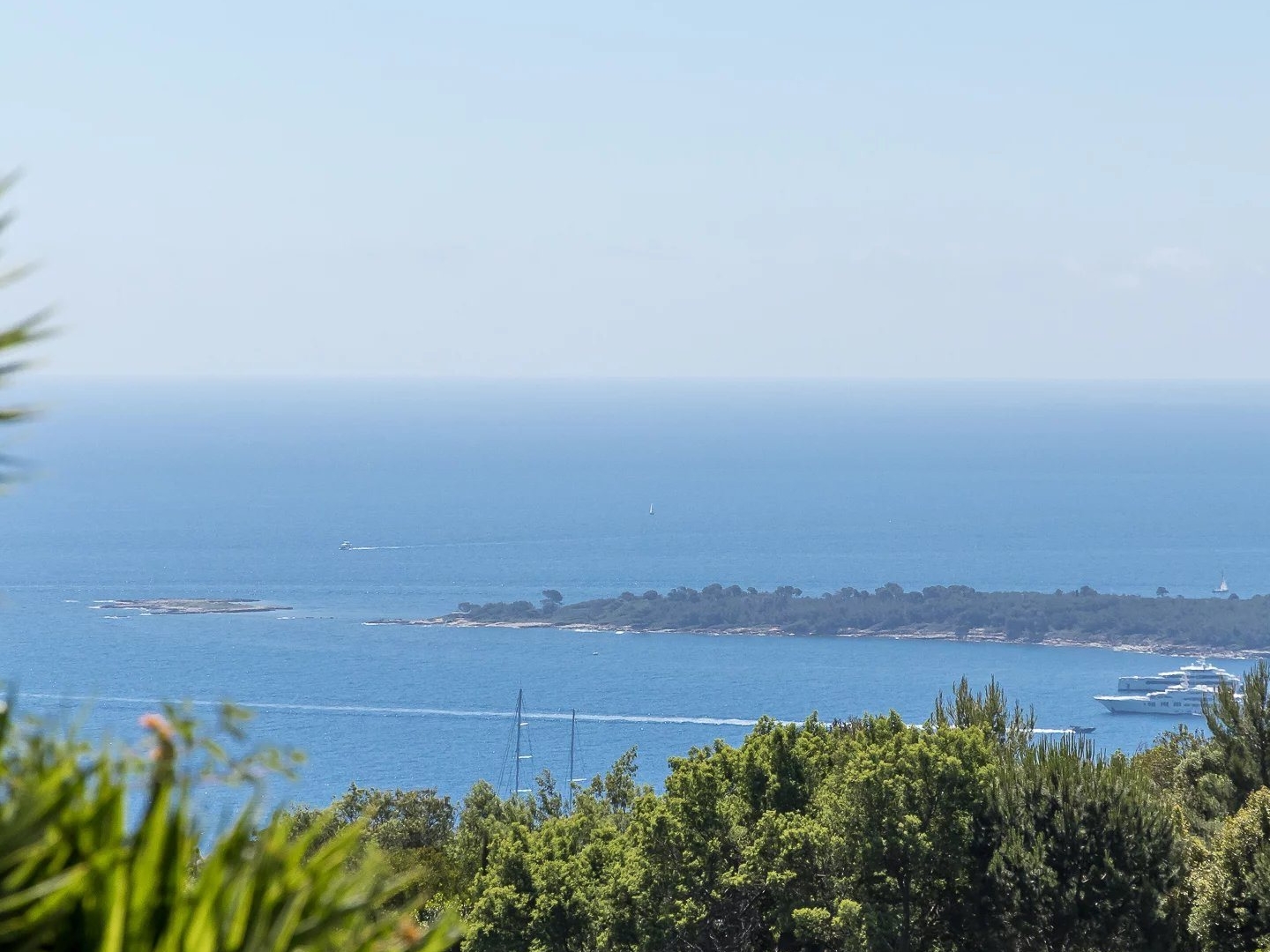 Villa moderne en style provençal avec vue sur la mer