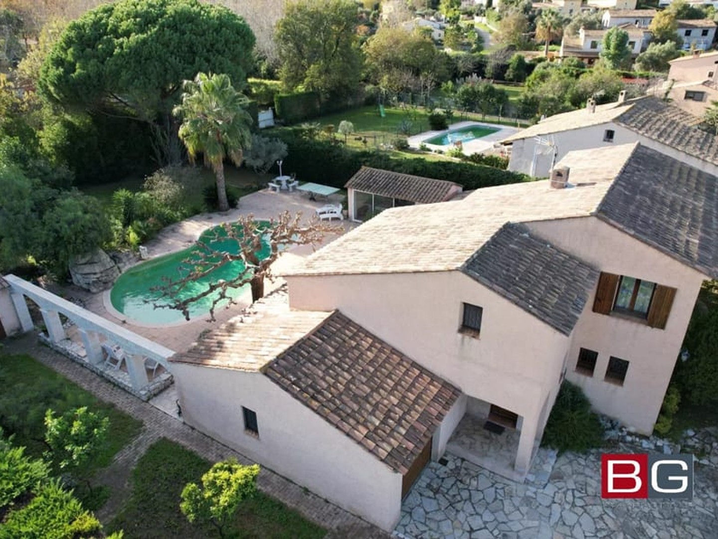 Antibes Villa + studio avec piscine