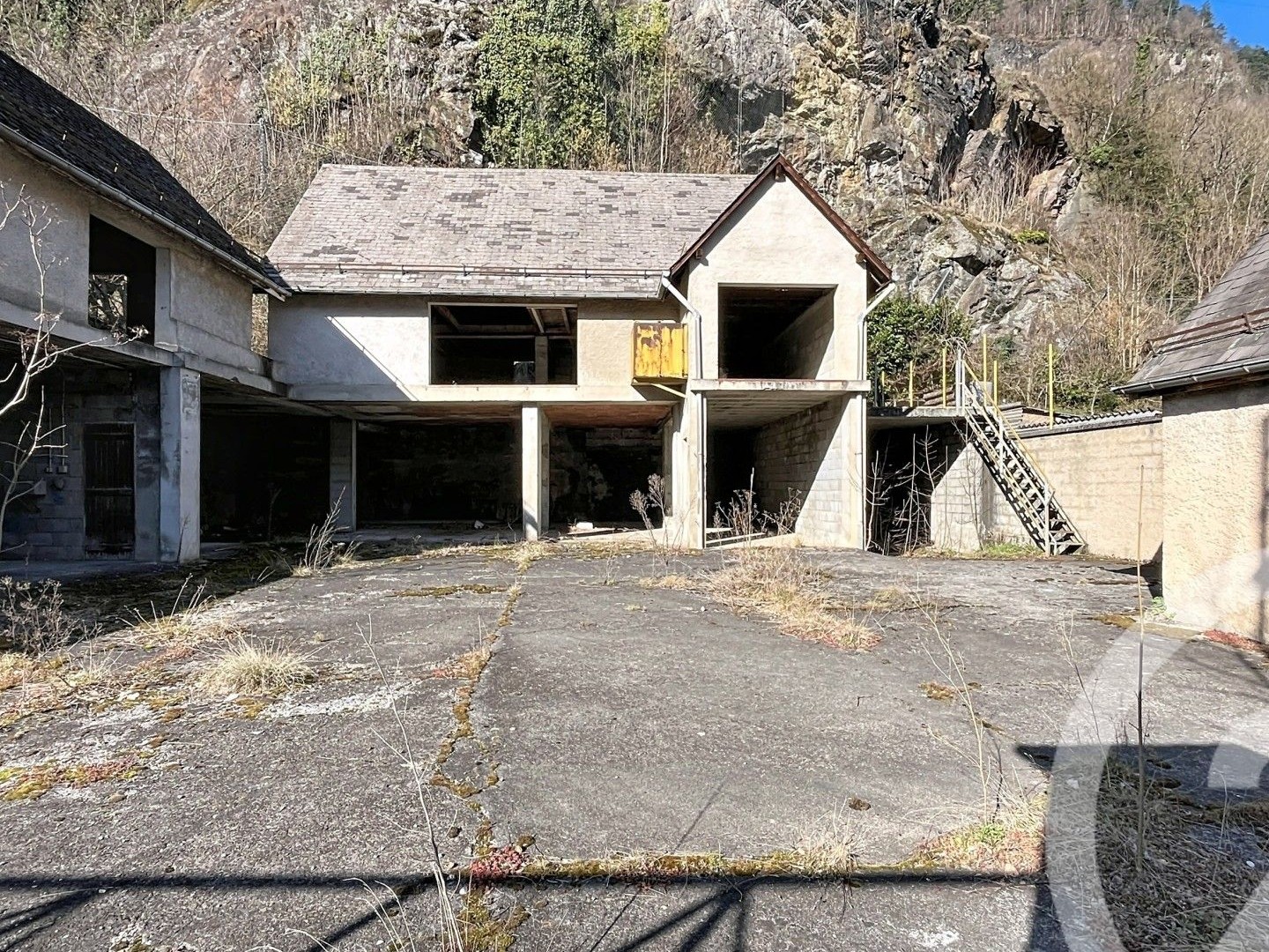 Local 6 pièces 377 m²
