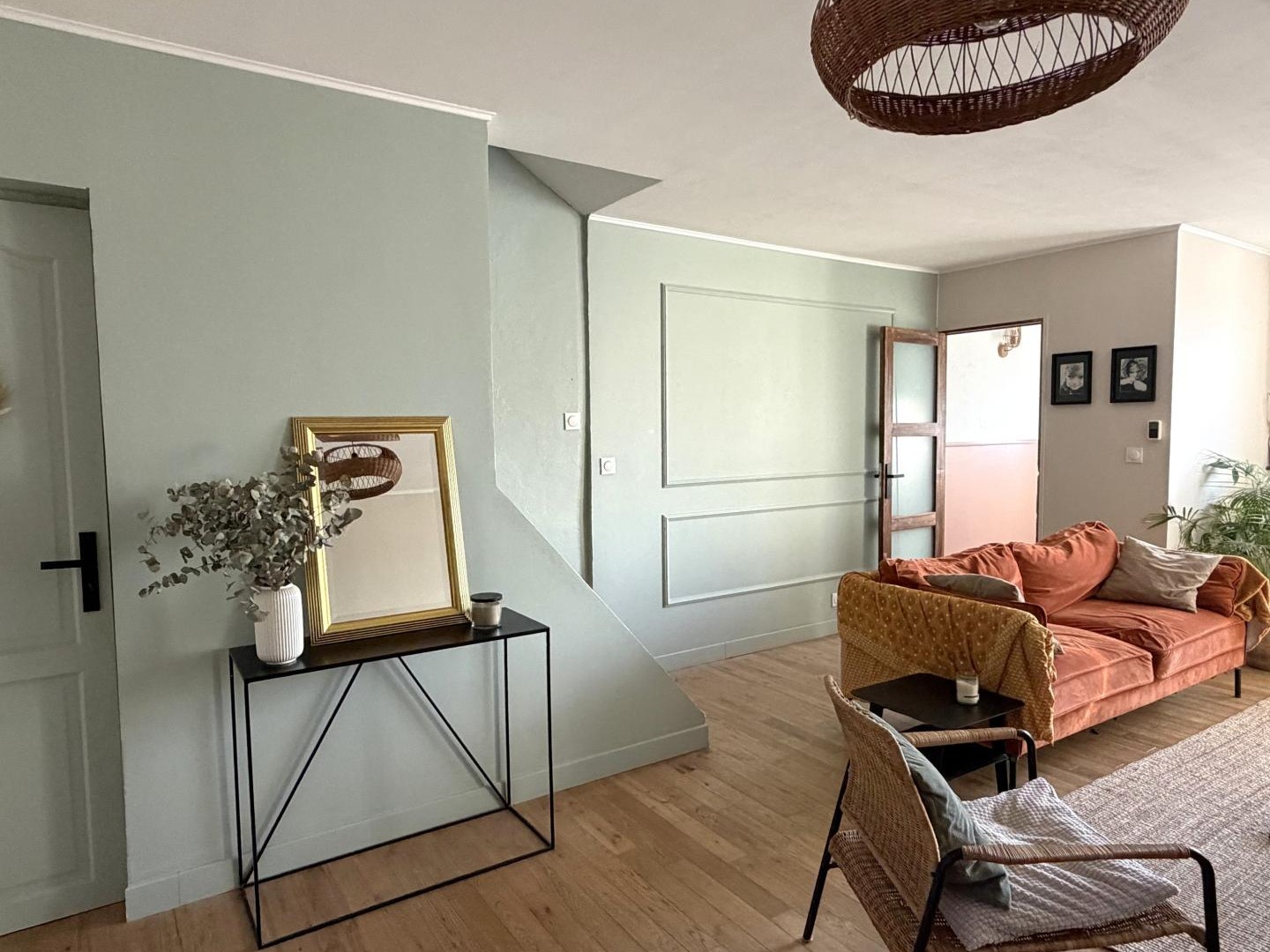 Maison ancienne avec 4 chambres, cave, jardin et stationnement