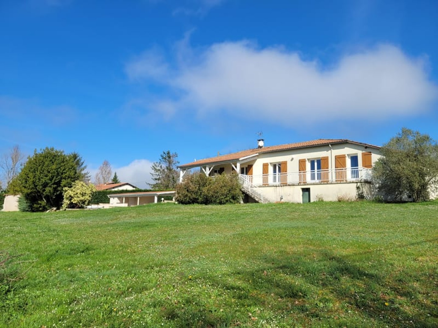 Très belle villa, de plain pied avec 5 chambres, idéal famille nombreuse et/ ou porfession libérale, aux porte