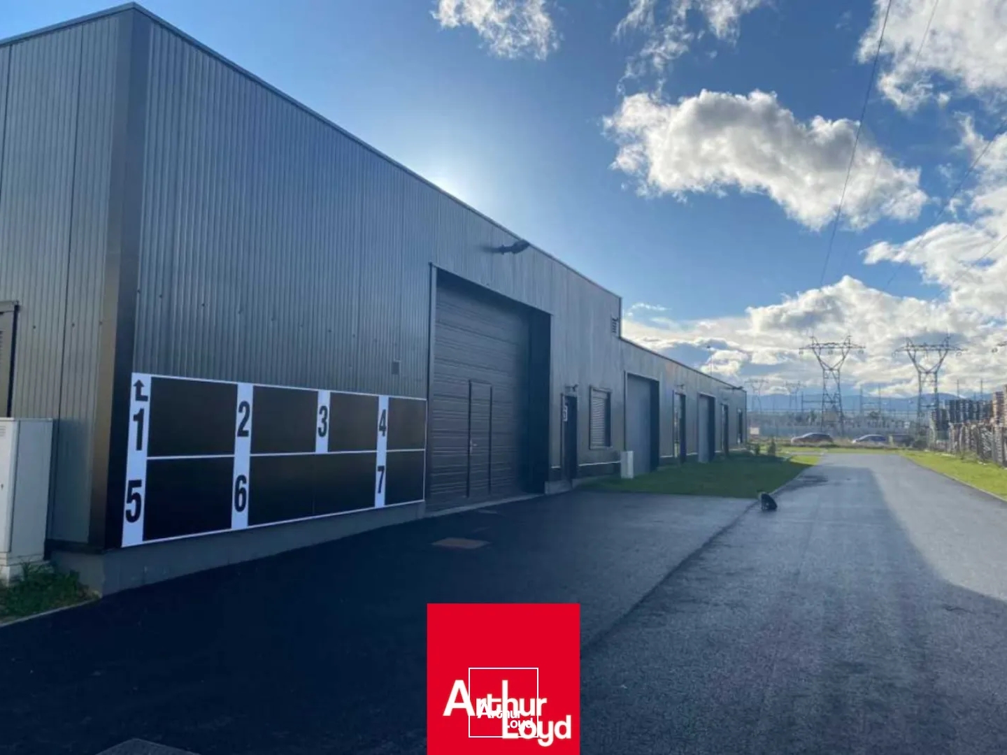 Locaux d'activité à la vente à ARNAS