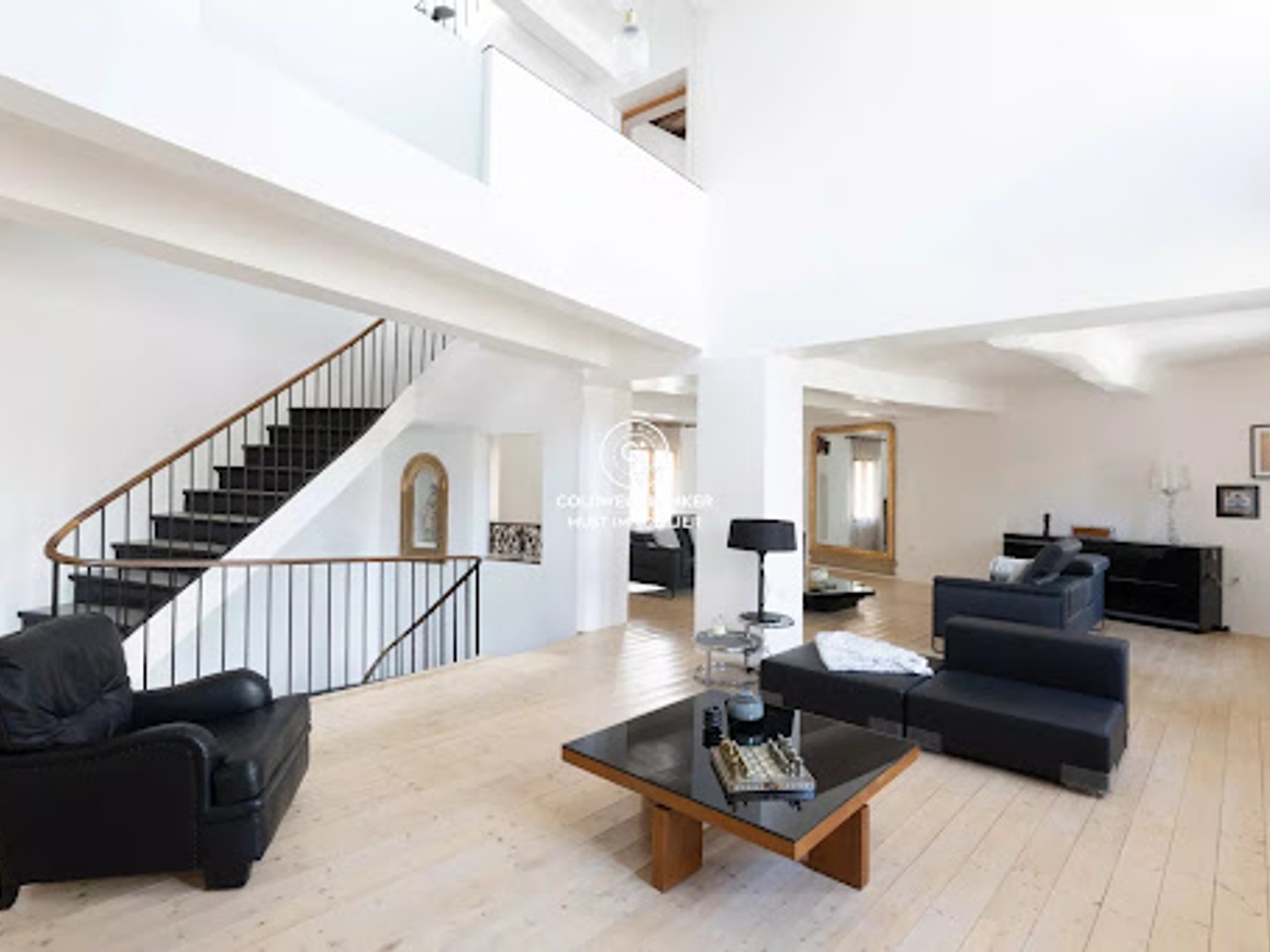 Maison 11 pièces 670 m²
